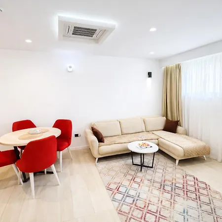 The Pearl - Bascarsi - Walk Everywhere * サラエヴォ